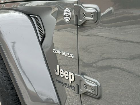 Used 2020 Jeep Wrangler Unlimited Sahara w/ Cold Weather Group image 10