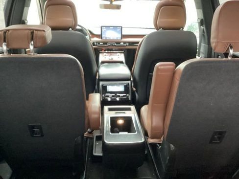 Used 2020 Lincoln Aviator Reserve w/ Equipment Group 201A image 15