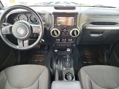 Used 2018 Jeep Wrangler Unlimited Rubicon w/ Connectivity Group AWD/4WD image 25