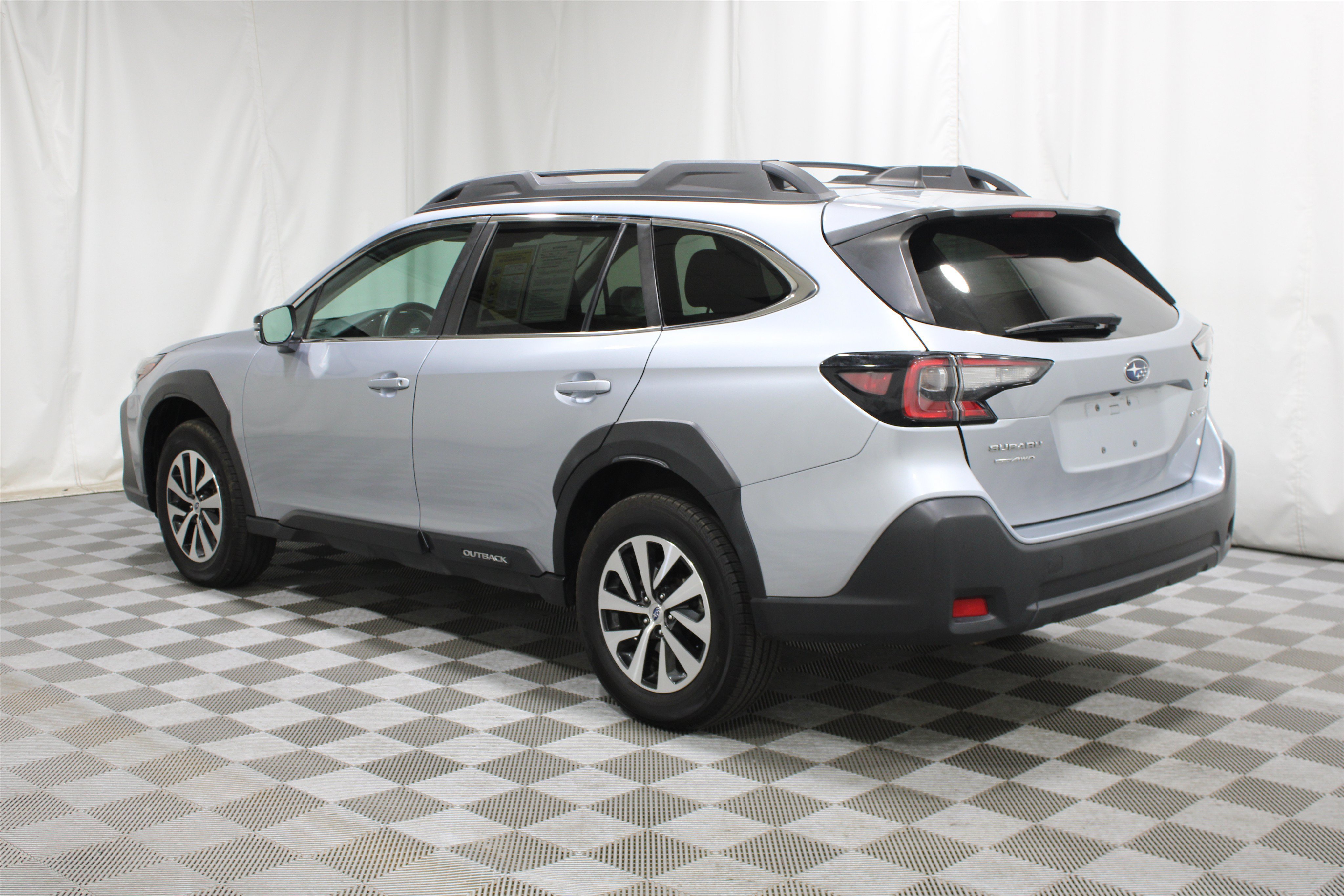 Used 2024 Subaru Outback Premium AWD/4WD image 31