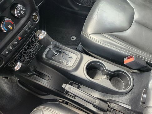 Used 2016 Jeep Wrangler Unlimited Sahara w/ Dual Top Group AWD/4WD image 34