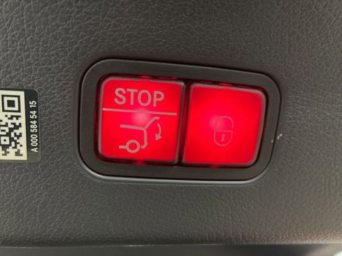 Used 2025 Mercedes-Benz GLC 300 4MATIC image 28