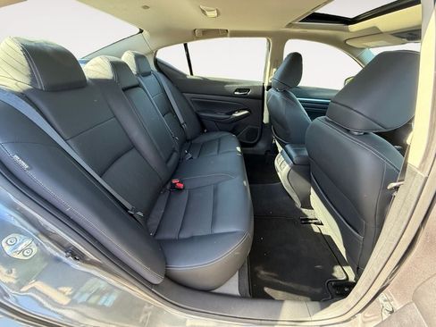 Used 2020 Nissan Altima 2.0 Platinum FWD image 23