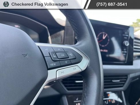 Used 2025 Volkswagen Jetta SE FWD image 34