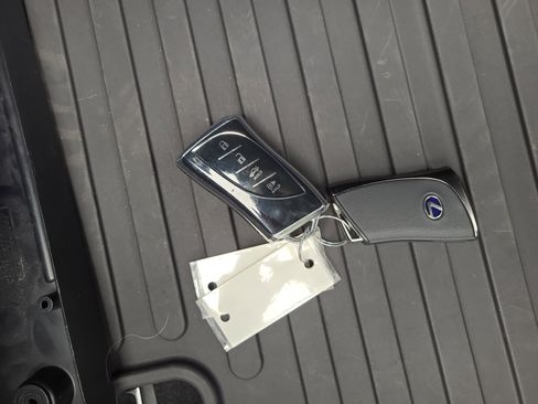 Used 2022 Lexus LS 500h AWD w/ Luxury Package image 33