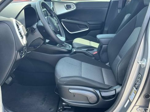 Used 2022 Kia Soul LX w/ Technology Package FWD image 13