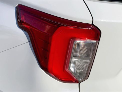 Used 2020 Ford Explorer Platinum w/ Premium Technology Package image 56