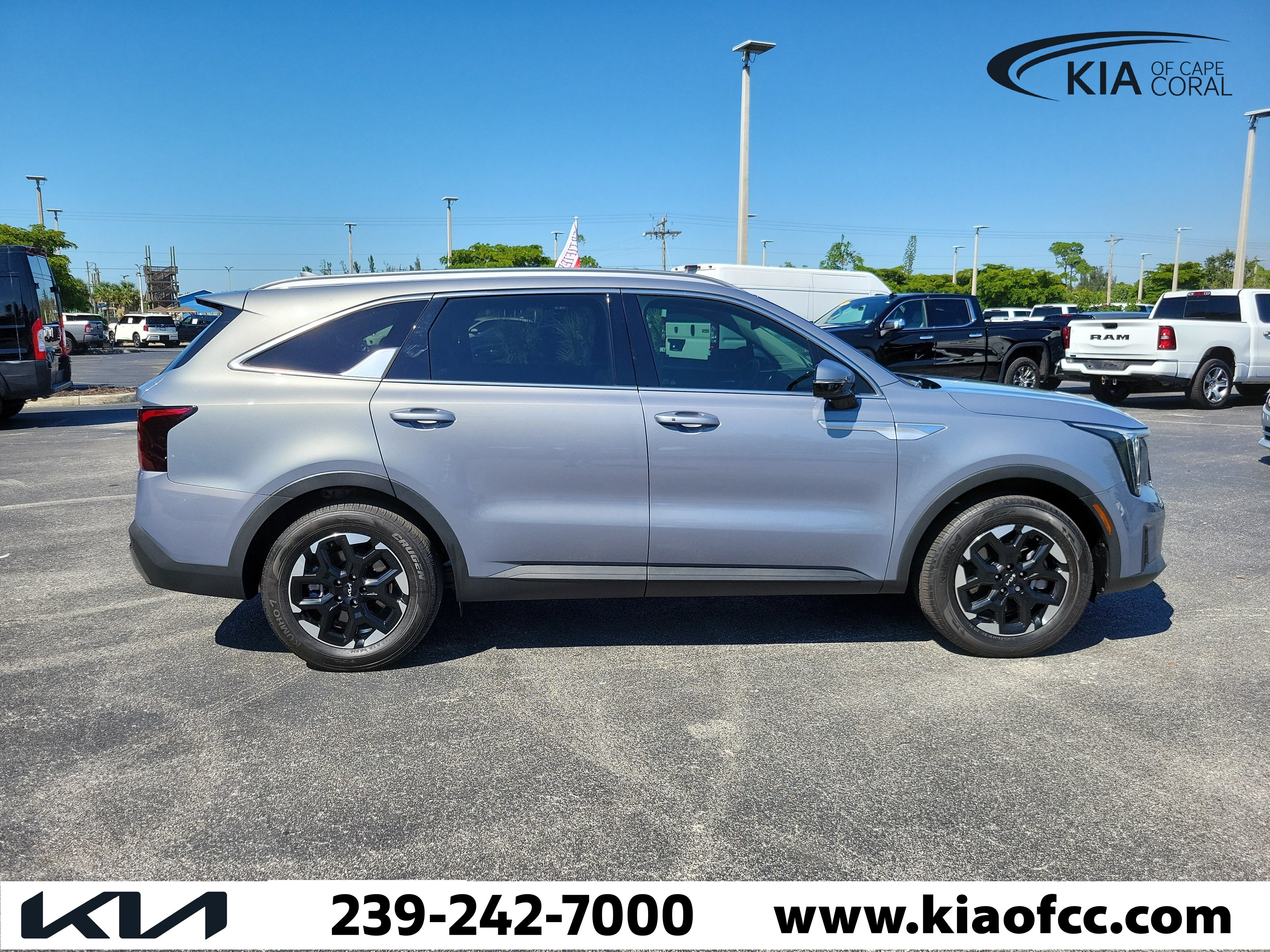 Certified 2024 Kia Sorento S w/ Panoramic Sunroof Package FWD image 8