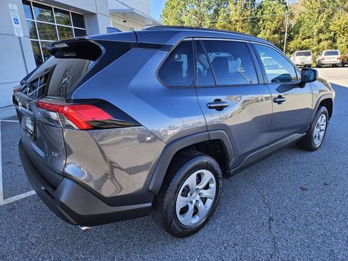 Used 2021 Toyota RAV4 LE image 4