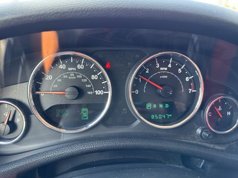 Used 2015 Jeep Wrangler Unlimited Sahara w/ Connectivity Group AWD/4WD image 18