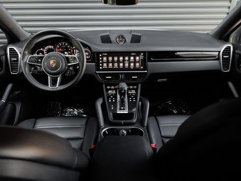 Certified 2023 Porsche Cayenne Platinum Edition AWD/4WD image 17