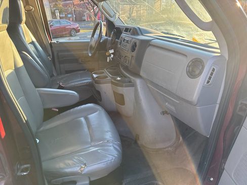 Used 2010 Ford E-250 and Econoline 250 image 5