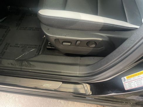 Used 2024 Buick Envision Sport Touring image 23