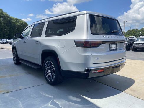 Used 2024 Jeep Wagoneer L Series II w/ Flexible Seating Group AWD/4WD image 9