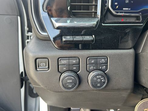 Used 2024 Chevrolet Silverado 2500 LTZ w/ LTZ Convenience Package AWD/4WD image 19