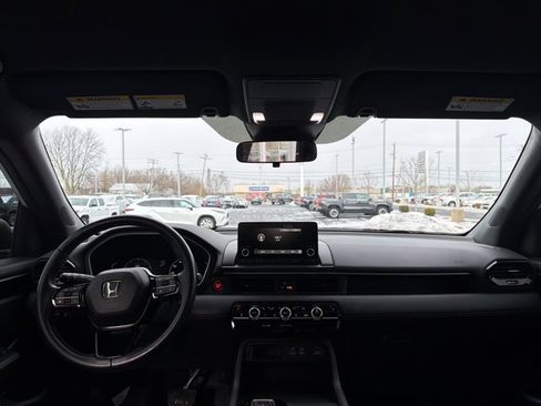 Used 2023 Honda Pilot Sport image 13