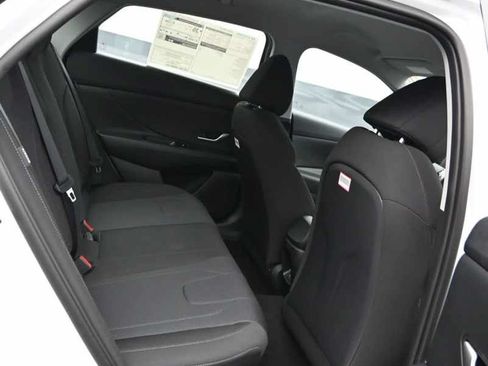 New 2026 Hyundai Elantra SE FWD image 12