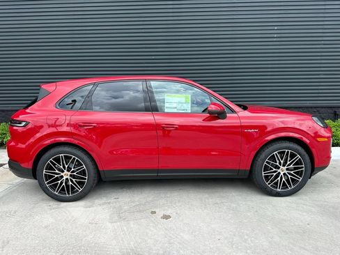 Certified 2025 Porsche Cayenne E-Hybrid AWD/4WD image 8