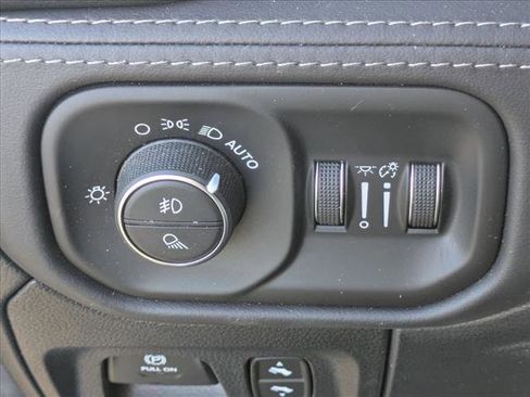Used 2022 RAM 1500 Limited AWD/4WD image 13