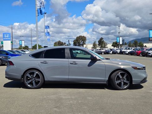 Used 2025 Honda Accord Sport image 8