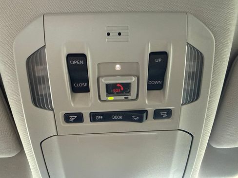 Used 2023 Toyota Highlander XLE FWD image 34