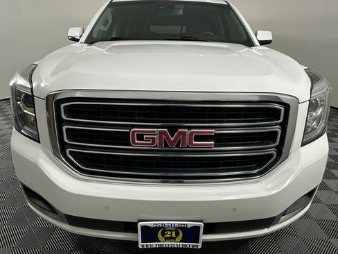 Used 2017 GMC Yukon XL SLT image 3