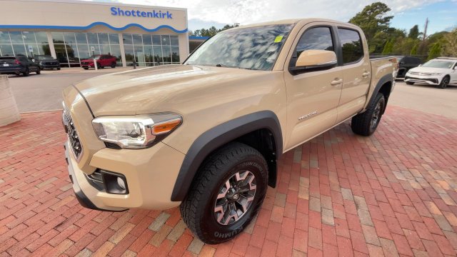 Used 2018 Toyota Tacoma TRD Off-Road AWD/4WD image 5