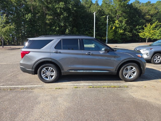Used 2022 Ford Explorer XLT w/ Equipment Group 202A RWD image 2
