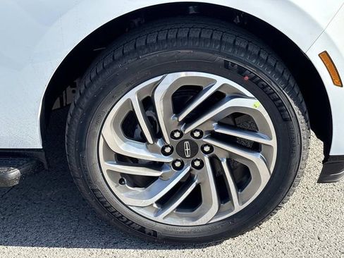 New 2026 Lincoln Navigator Premiere AWD/4WD image 9