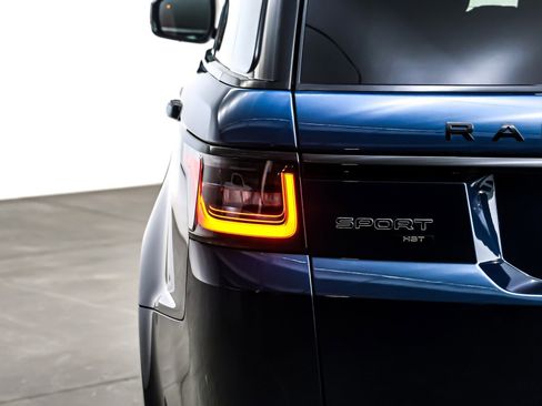 Used 2022 Land Rover Range Rover Sport HST image 14