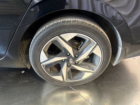 Used 2023 Hyundai Elantra SEL w/ Convenience Package FWD image 10