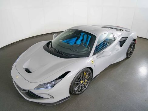 Used 2023 Ferrari F8 Tributo RWD image 30