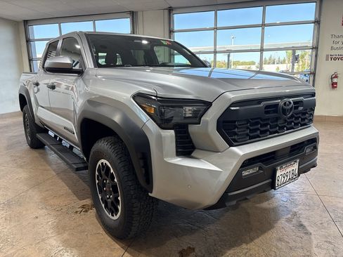 Used 2024 Toyota Tacoma TRD Off-Road w/ TRD Off Road Upgrade Package AWD/4WD image 4