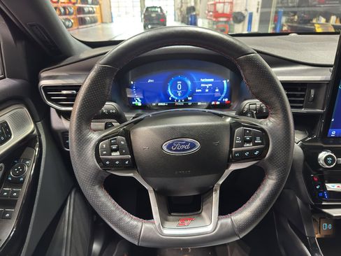 Used 2024 Ford Explorer ST w/ Technology Package image 25