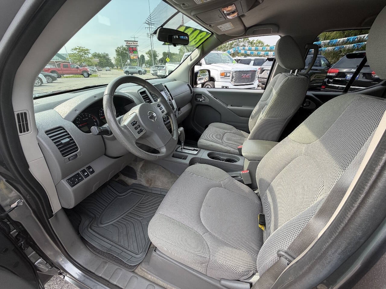 Used 2018 Nissan Frontier SV AWD/4WD image 12