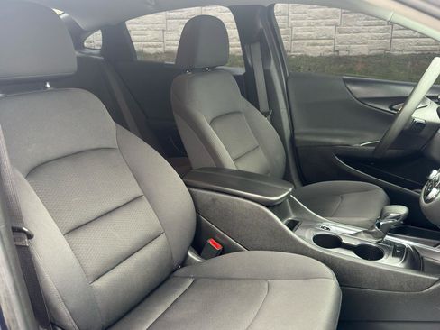 Used 2022 Chevrolet Malibu LT FWD image 34