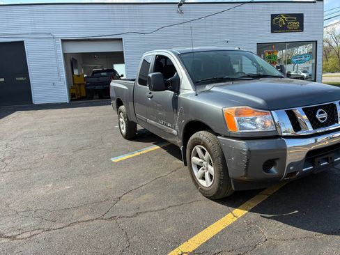 Used 2014 Nissan Titan SV AWD/4WD image 9