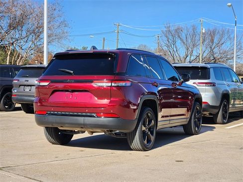 Used 2023 Jeep Grand Cherokee Altitude image 7