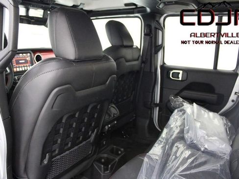 Used 2023 Jeep Gladiator Rubicon w/ Cold Weather Group AWD/4WD image 28