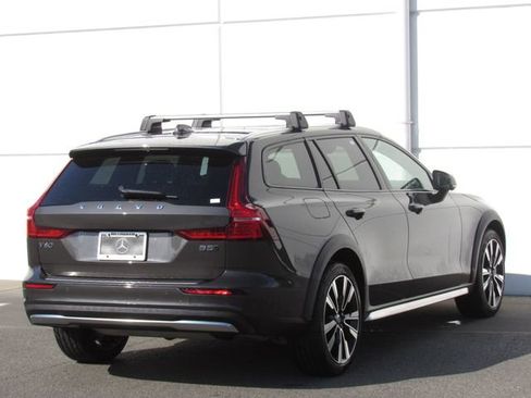 Used 2025 Volvo V60 B5 Cross Country Ultra w/ Protection Package Premier AWD/4WD image 6