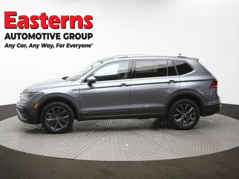 Used 2022 Volkswagen Tiguan SE w/ Panoramic Sunroof Package image 61