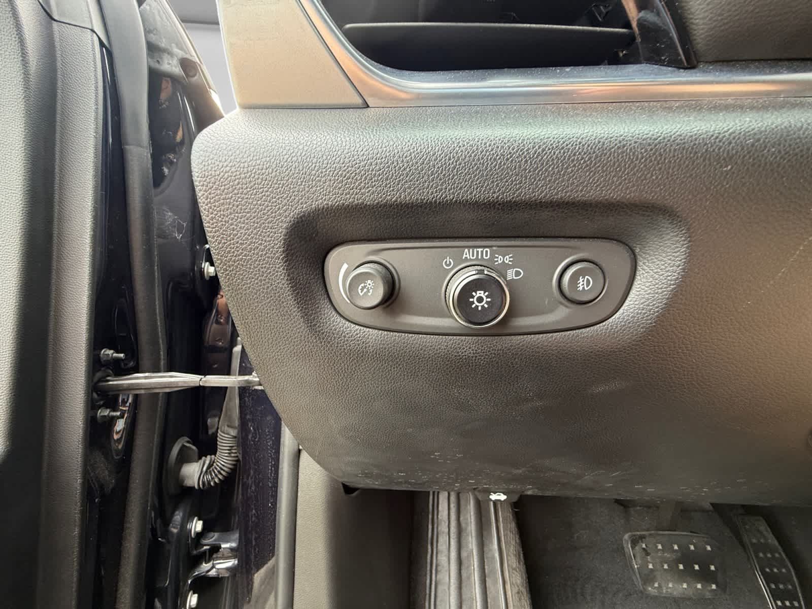 Used 2020 Chevrolet Traverse LT FWD image 19