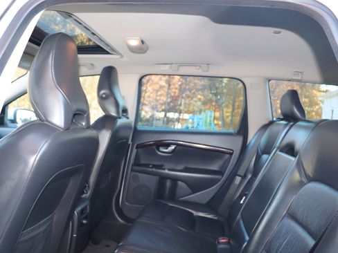 Used 2010 Volvo V70 image 23