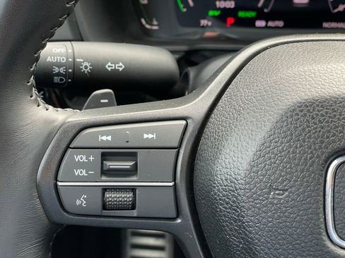 Used 2025 Honda Accord Sport image 15