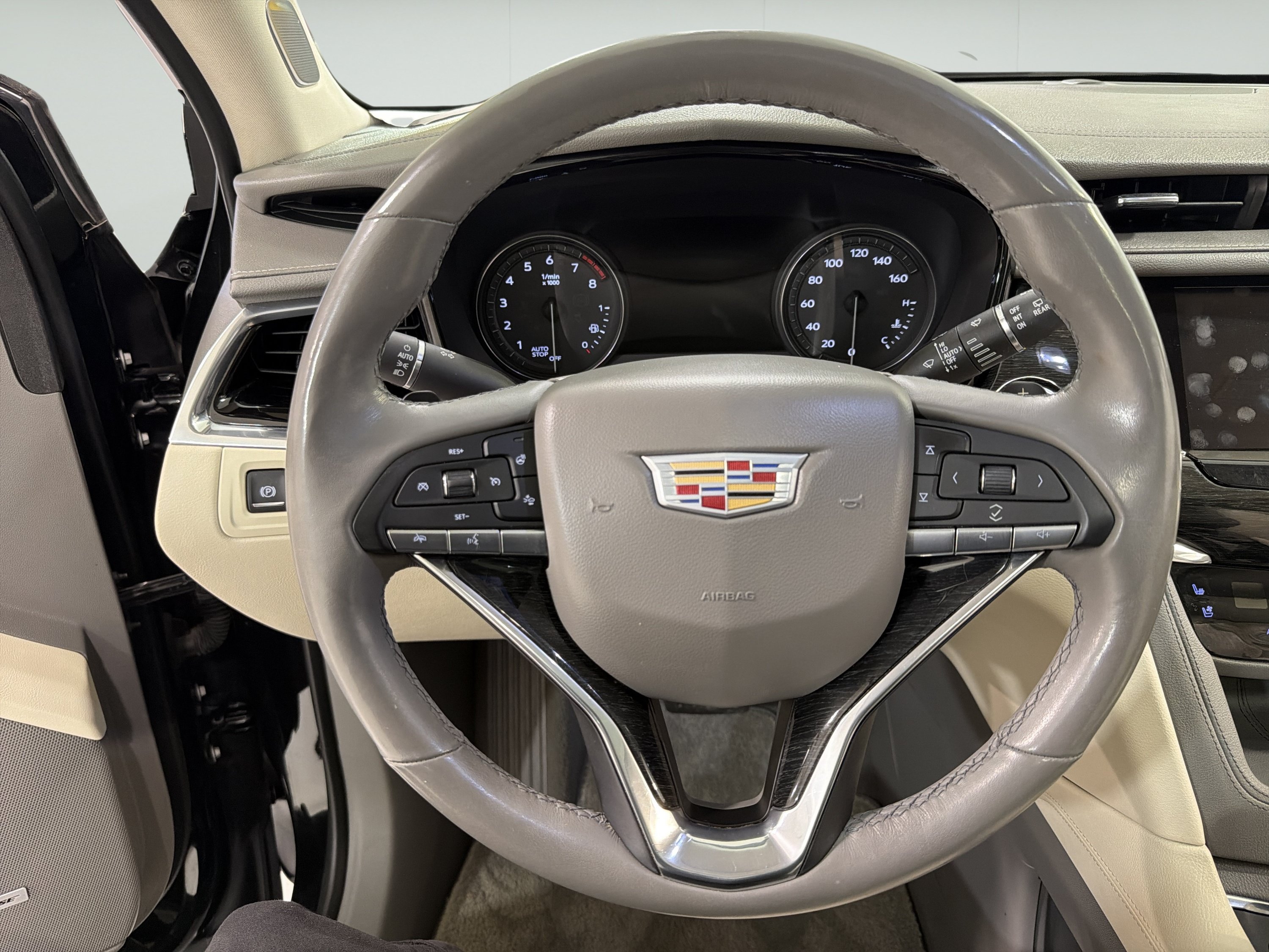 Used 2020 Cadillac XT6 Premium Luxury FWD image 17