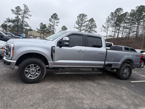 Used 2023 Ford F350 Lariat image 4