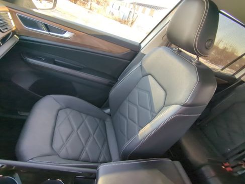 Used 2024 Volkswagen Atlas SE image 15