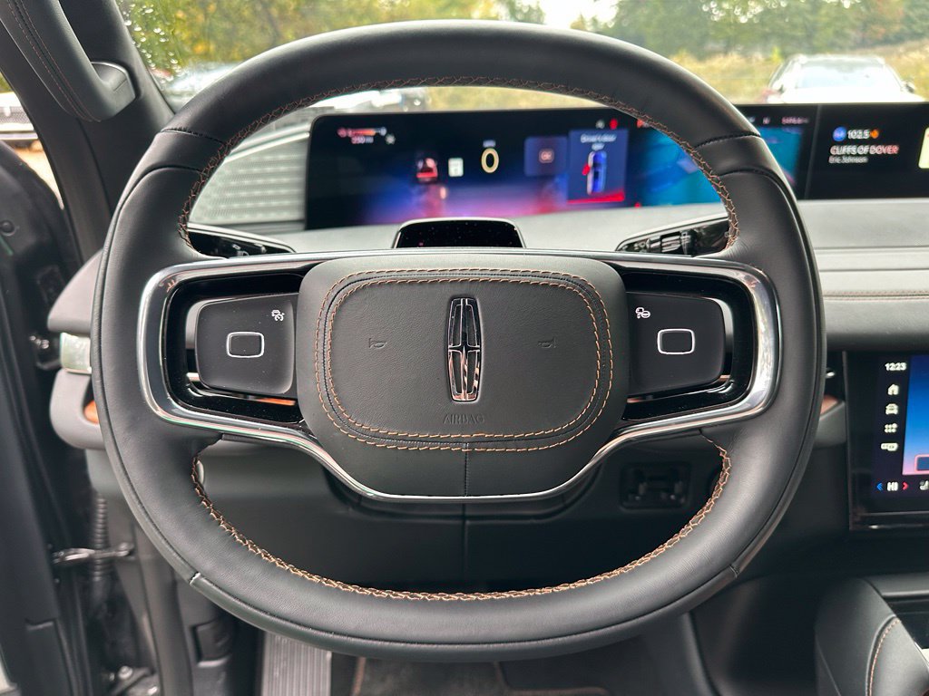 New 2025 Lincoln Navigator Black Label AWD/4WD image 9