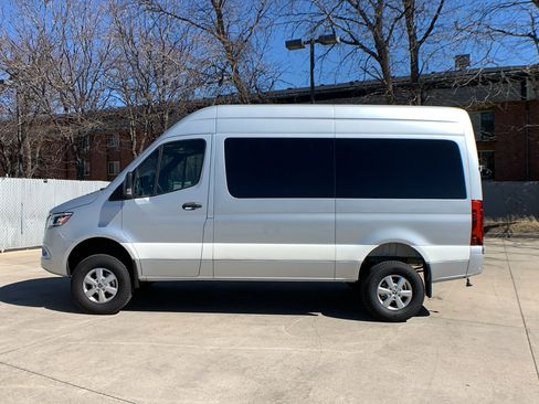 Used 2022 Mercedes-Benz Sprinter 2500 image 2