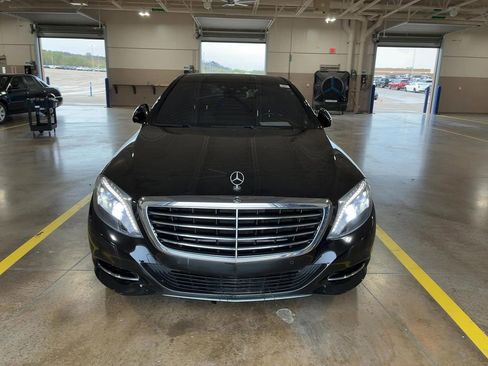 Used 2017 Mercedes-Benz S 550 4MATIC Sedan image 2